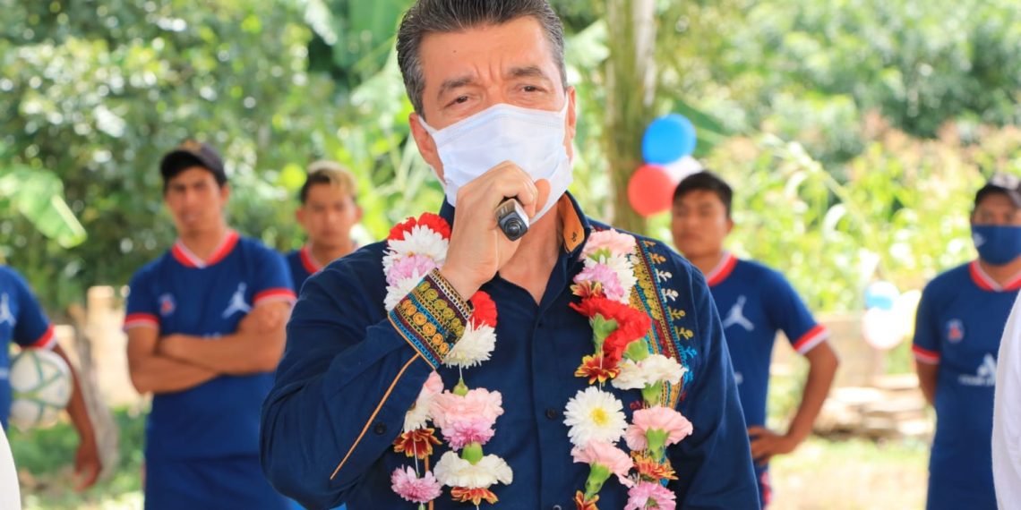 Rutilio Escandón entrega domo, parque y calles en Las Margaritas