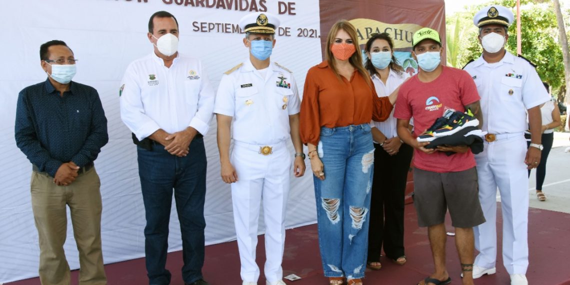 ENTREGAN EQUIPO A VOLUNTARIOS QUE SE CAPACITARÁN COMO “GUARDAVIDAS DE PLAYA”