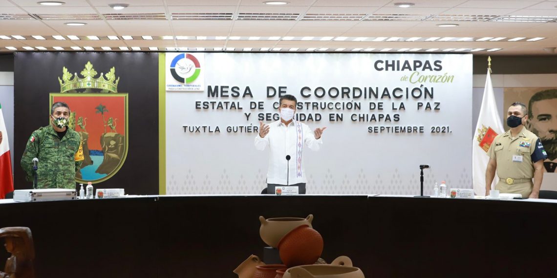 Pide Rutilio Escandón mantener medidas preventivas y acudir a vacunarse contra COVID-19