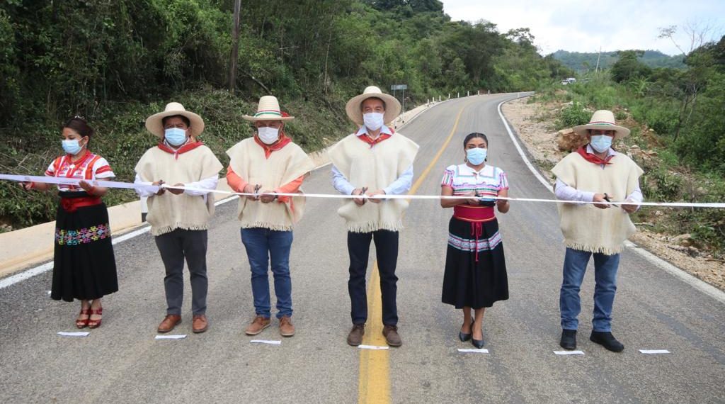 Rutilio Escandón inaugura la modernización y ampliación del camino Chanal-La Mendoza