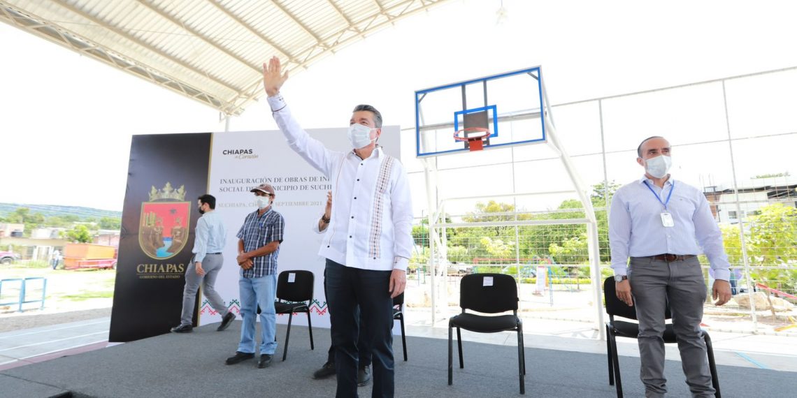 En Suchiapa, Rutilio Escandón inaugura calles, parque, cancha y domo