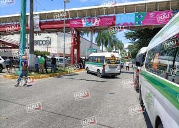 Retienen tres unidades de Laureles 1 por supuesta invasión de ruta.