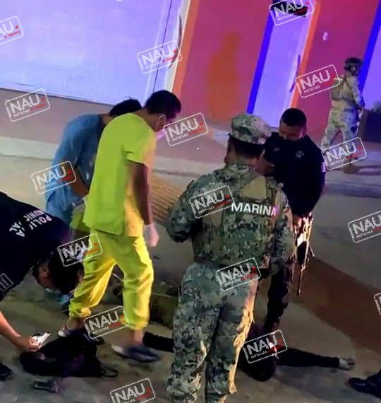 Los tres policías se encuentran graves pero estables.