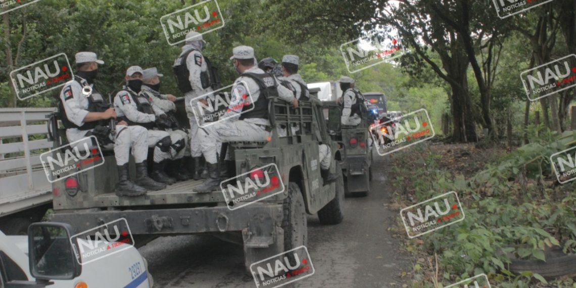 Migrantes acusan a elementos de INM de robarles dinero y celulares en los operativos.