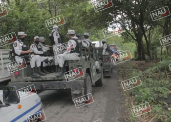 Migrantes acusan a elementos de INM de robarles dinero y celulares en los operativos.