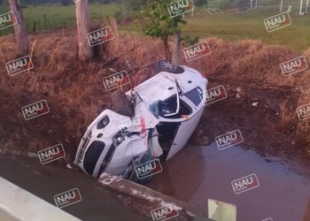 Solo daños deja volcadura en Tuzantán.