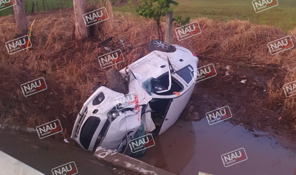 Solo daños deja volcadura en Tuzantán.