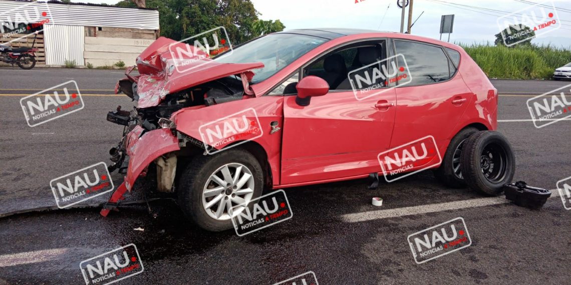 Daños materiales deja accidente en la carretera Puerto Madero – Tapachula.