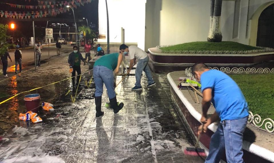 Ayuntamiento Continúa Limpieza Y Desinfección De Espacios Públicos En El Centro Histórico