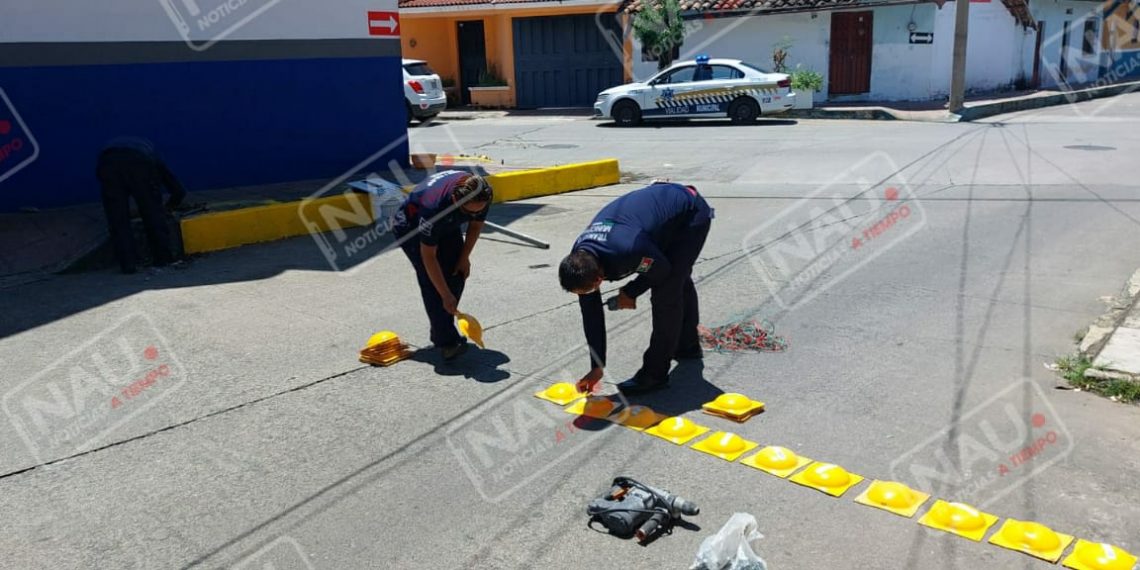 Vialidad municipal coloca reductores de velocidad