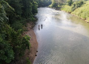 LOCALIZA PROTECCIÓN CIVIL CUERPO DE NIÑO HAITIANO AHOGADO EN RÍO CAHOACAN