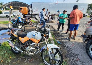 Motociclista lesionado al ser impactado por un volteo