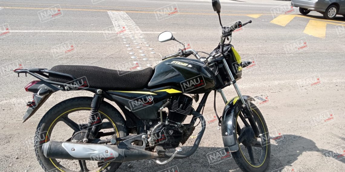 Detienen a dos con motocicleta robada