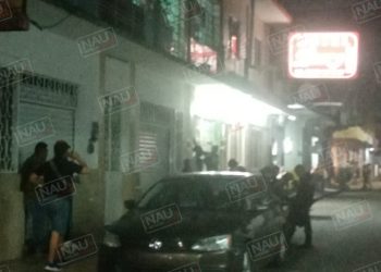 Menores haitianos ocasionan daños a un vehículo en el centro de Tapachula