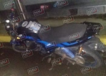 Abandonan motocicleta