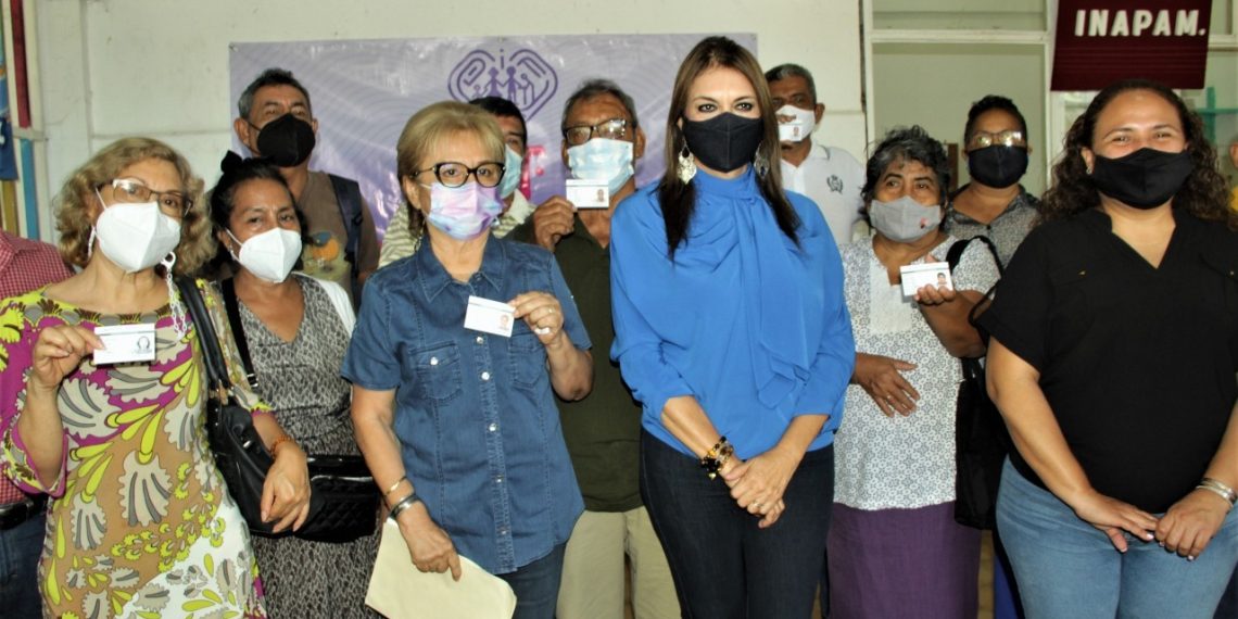 ENTREGA ROSY URBINA TARJETAS INAPAM A ADULTOS MAYORES DE TAPACHULA