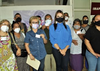 ENTREGA ROSY URBINA TARJETAS INAPAM A ADULTOS MAYORES DE TAPACHULA