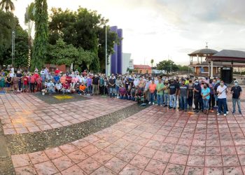SANITIZAN PARQUE BICENTENARIO EN PREVENCIÓN DEL COVID-19
