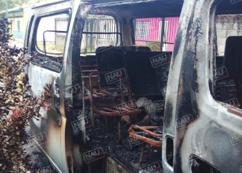 Se quema combi en Acapetahua