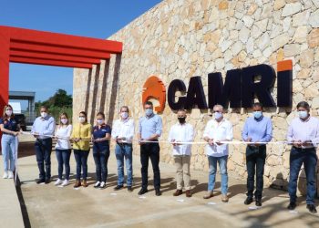 Rutilio Escandón asiste a la inauguración del Corporativo Porcícola Camri en Jiquipilas