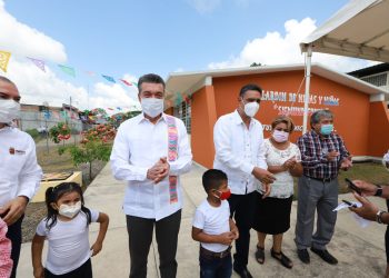En Tuxtla Chico, Rutilio Escandón beneficia a estudiantes con espacios educativos dignos y seguros