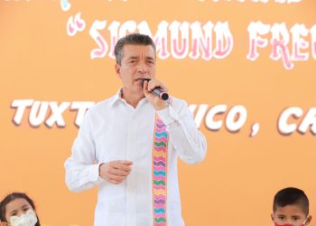Rutilio Escandón felicita a las y los alcaldes y diputados que inician funciones en Chiapas