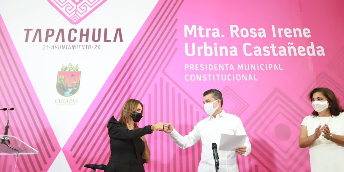 Rutilio Escandón asiste a toma de protesta de la alcaldesa de Tapachula, Rosa Irene Urbina Castañeda