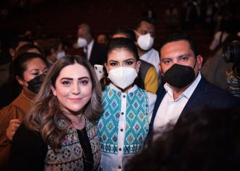 Joven Regidora de San Cristóbal de las Casas, viraliza traje emblemático regional