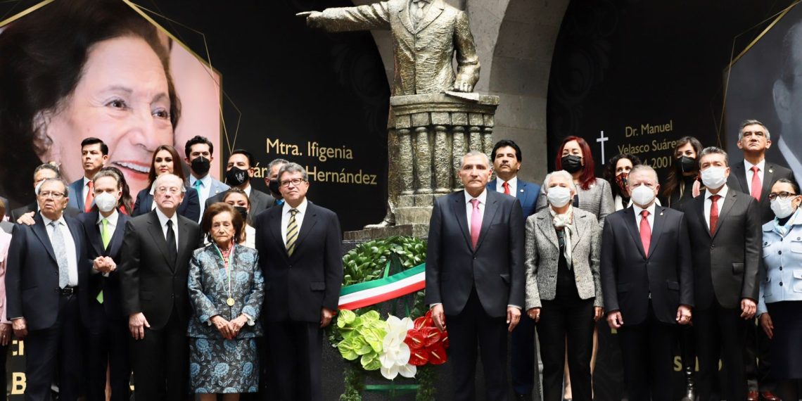 Asiste Rutilio Escandón a entrega de la Medalla de Honor Belisario Domínguez a Ifigenia Martínez y Manuel Velasco-Suárez