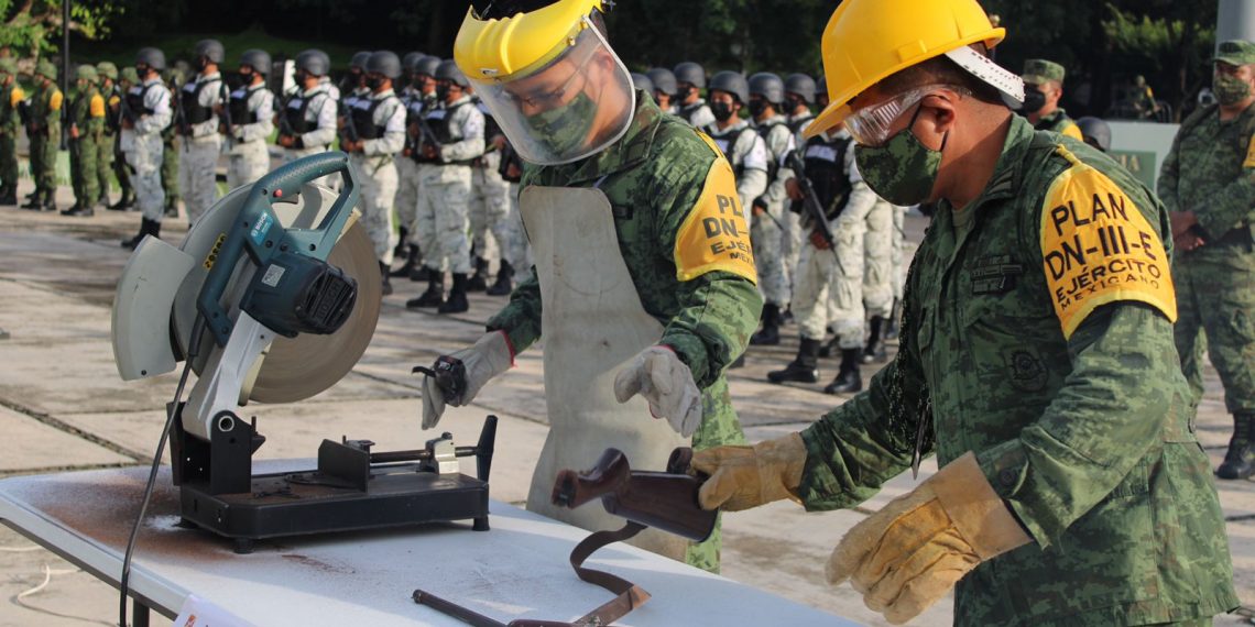 EJÉRCITO MEXICANO REALIZA LA CEREMONIA DE DESTRUCCIÓN DE ARMAMENTO A DISPOSICIÓN DE LA SECRETARÍA DE LA DEFENSA NACIONAL, EN LA EXPLANADA DE LA 36/a. ZONA MILITAR