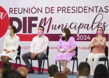 Entrega Rutilio Escandón prótesis, medicamentos y pelucas oncológicas a pacientes de cáncer de mama