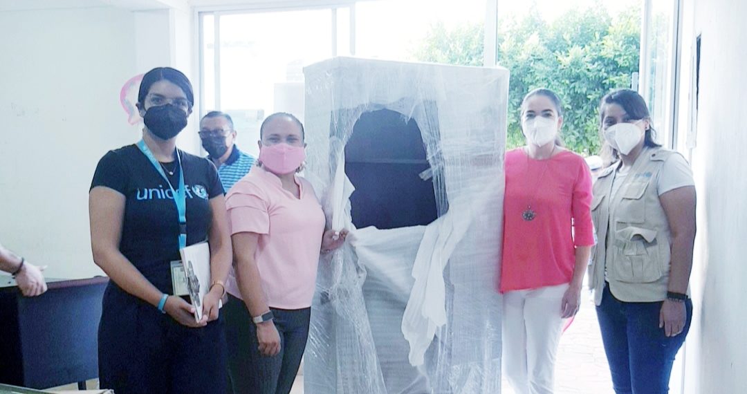 UNICEF DONA MOBILIARIO INFANTIL Y EQUIPO DE OFICINA AL SDIF TAPACHULA