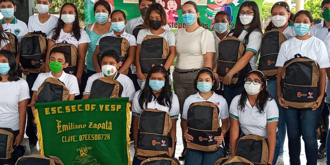 Nico Noriega replica en Mapastepec programa estatal “Todos a la escuela”