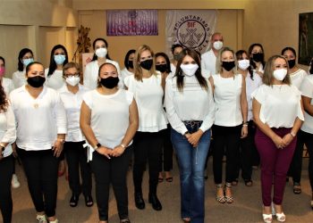 ROSY URBINA TOMA PROTESTA A VOLUNTARIADO DEL SDIF TAPACHULA