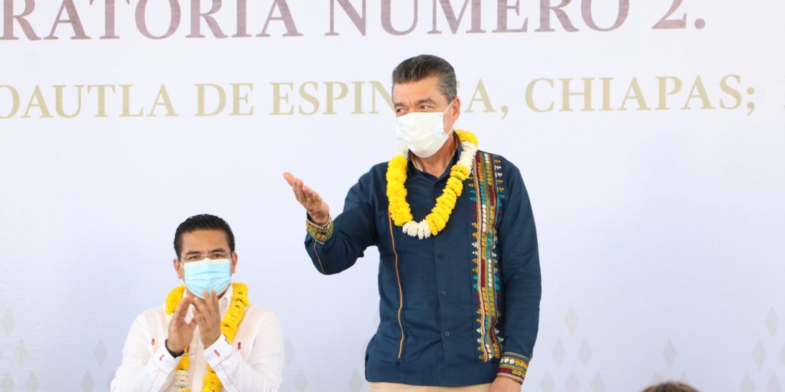 En Ocozocoautla, Rutilio Escandón beneficia con laboratorio, obras y equipamiento a la Preparatoria No. 2