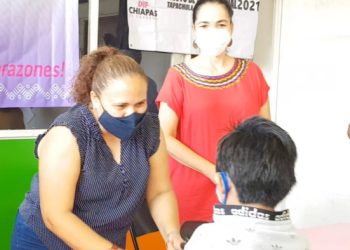 SDIF TAPACHULA ENTREGA LENTES A POBLACIÓN VULNERABLE