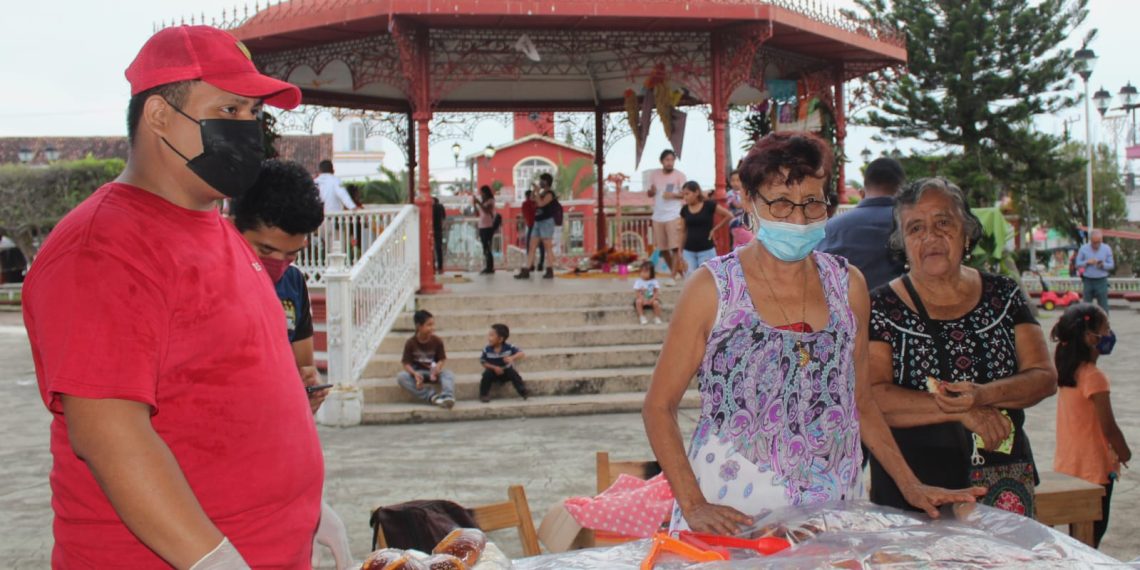 DIF Tuxtla Chico celebra el Día de Muertos con muestra gastronómica