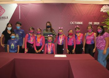 ENTREGA ROSY URBINA RECONOCIMIENTOS A NIÑAS GIMNASTAS DE TAPACHULA