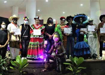 SE REALIZÓ DESFILE Y RODADA DE CATRINAS Y CATRINES EN TAPACHULA