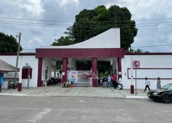 MANTIENEN OPERATIVOS SANITARIOS EN PANTEONES DE LA CIUDAD