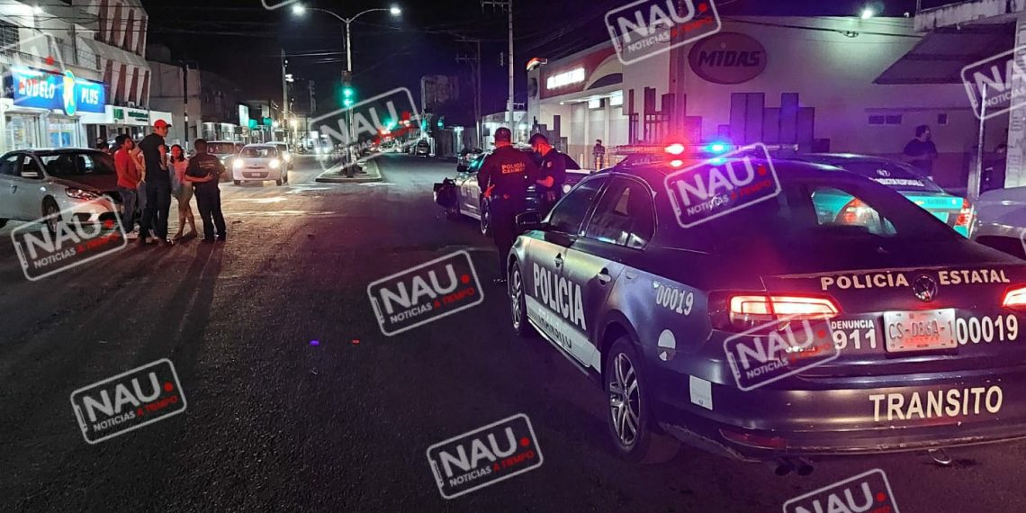 Semáforazo deja sólo daños materiales.