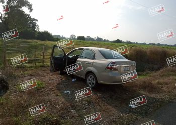 Abandonan vehículo en la Primera Sección de Cebadilla.