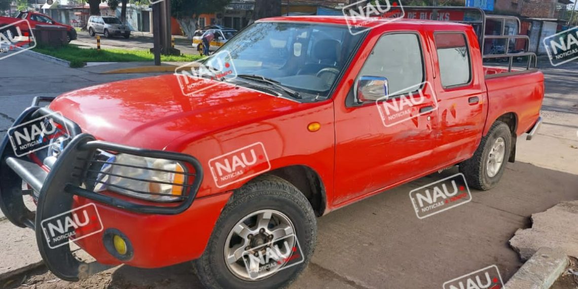 Conductor imprudente ocasiona accidente al dar vuelta en U.