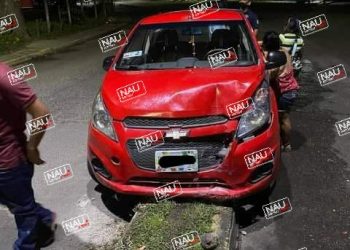 Se impacta contra camellón central del Akishino.