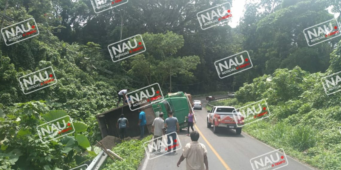 Aparatosa volcadura.