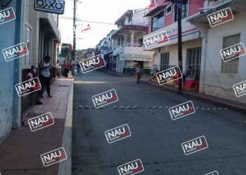 Dos sujetos armados se roban motocicleta.