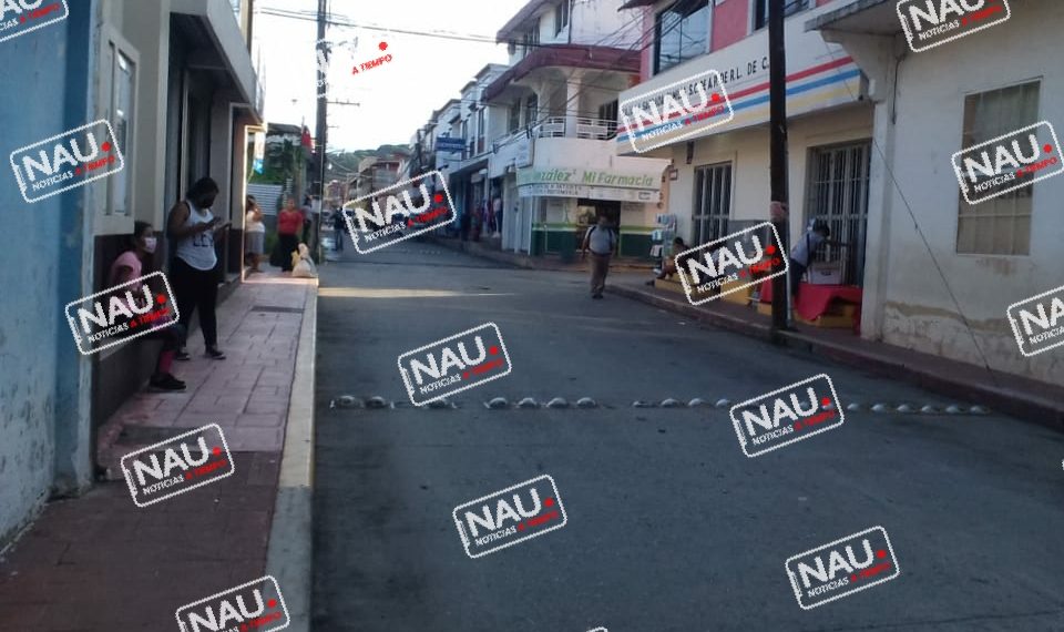 Dos sujetos armados se roban motocicleta.