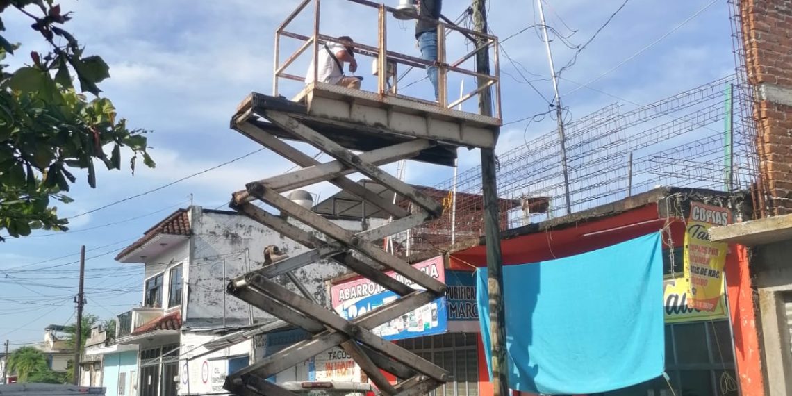 El ayuntamiento que encabeza Carlos Eduardo Salazar Gam a través de la Secretaría de servicios públicos y la Dirección de Alumbrado público realizan acciones que son de beneficio y que coadyuvan al bienestar de la población.