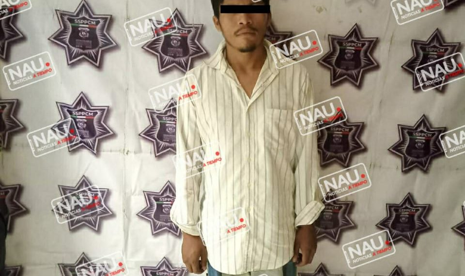 Detienen a dos con motocicleta robada.