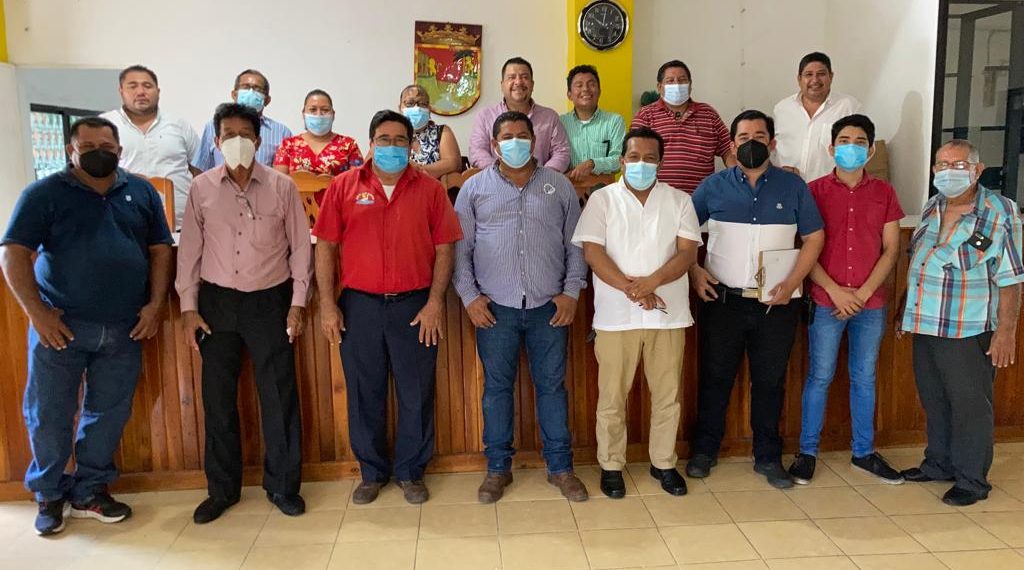 Servicio de pasaje con plataformas digitales únicamente con concesiones señalan taxistas.